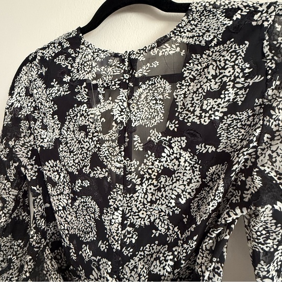 NWT Black and White Printed Floral Long Sleeve Ruffle Romper - Picture 11 of 12